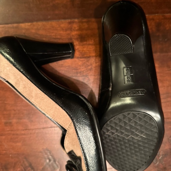 Beautiful suede Aerosole pumps with heel. - Picture 3 of 5